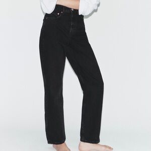 High-Waist Straight Leg Jeans - Black